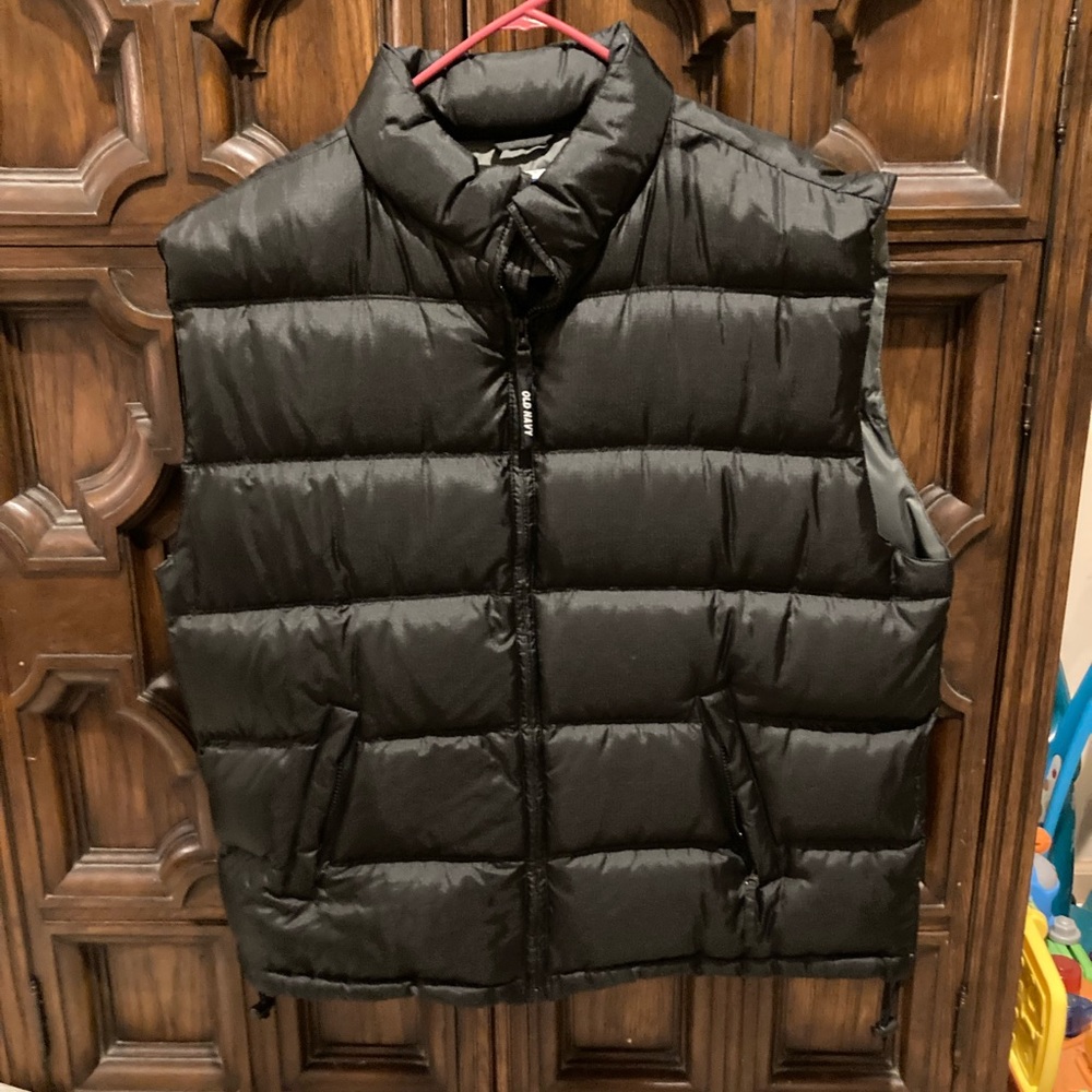 Black Old Navy Puffer Vest XL